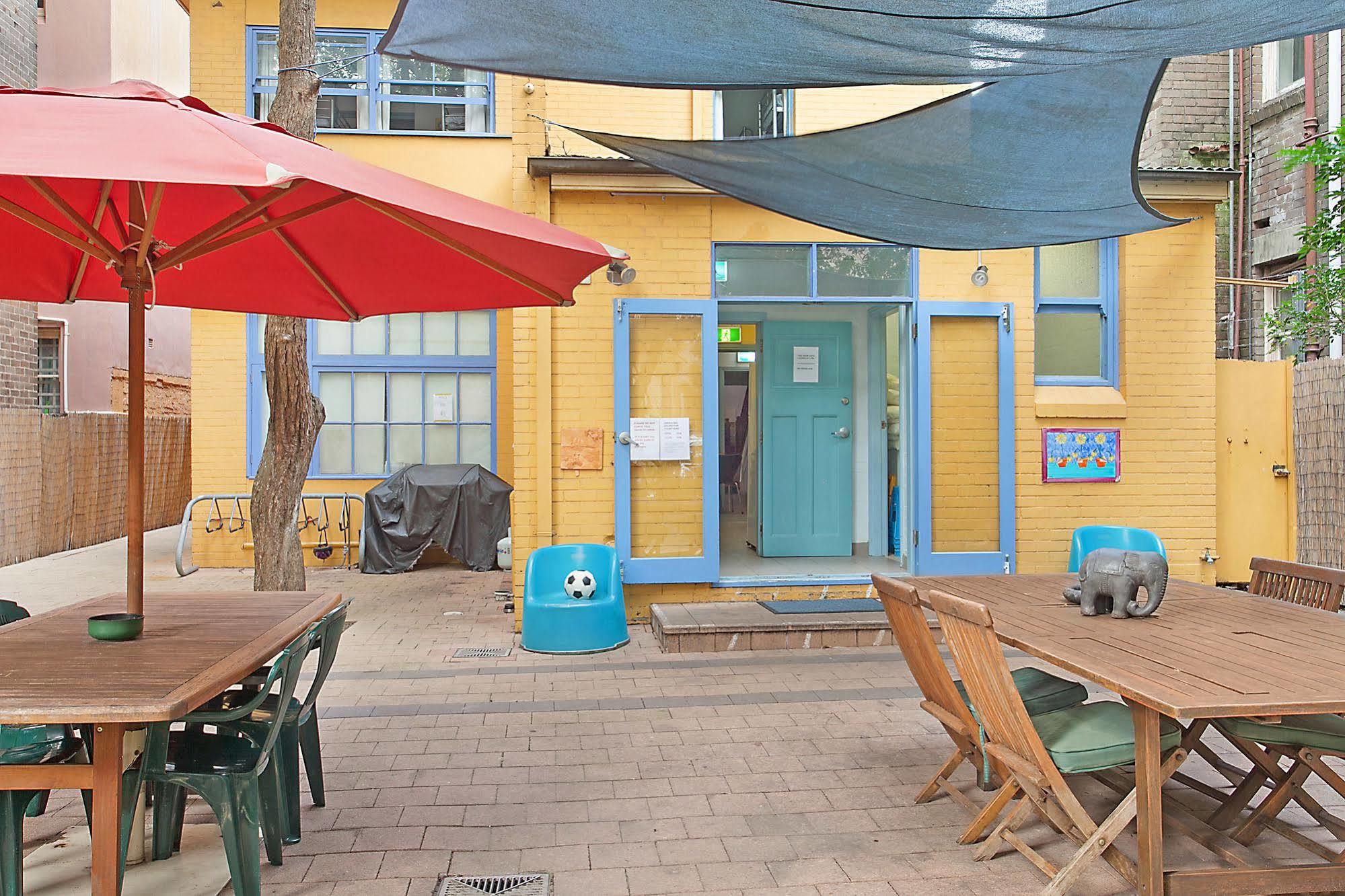 Hostel Blue Parrot Youth Hostel *