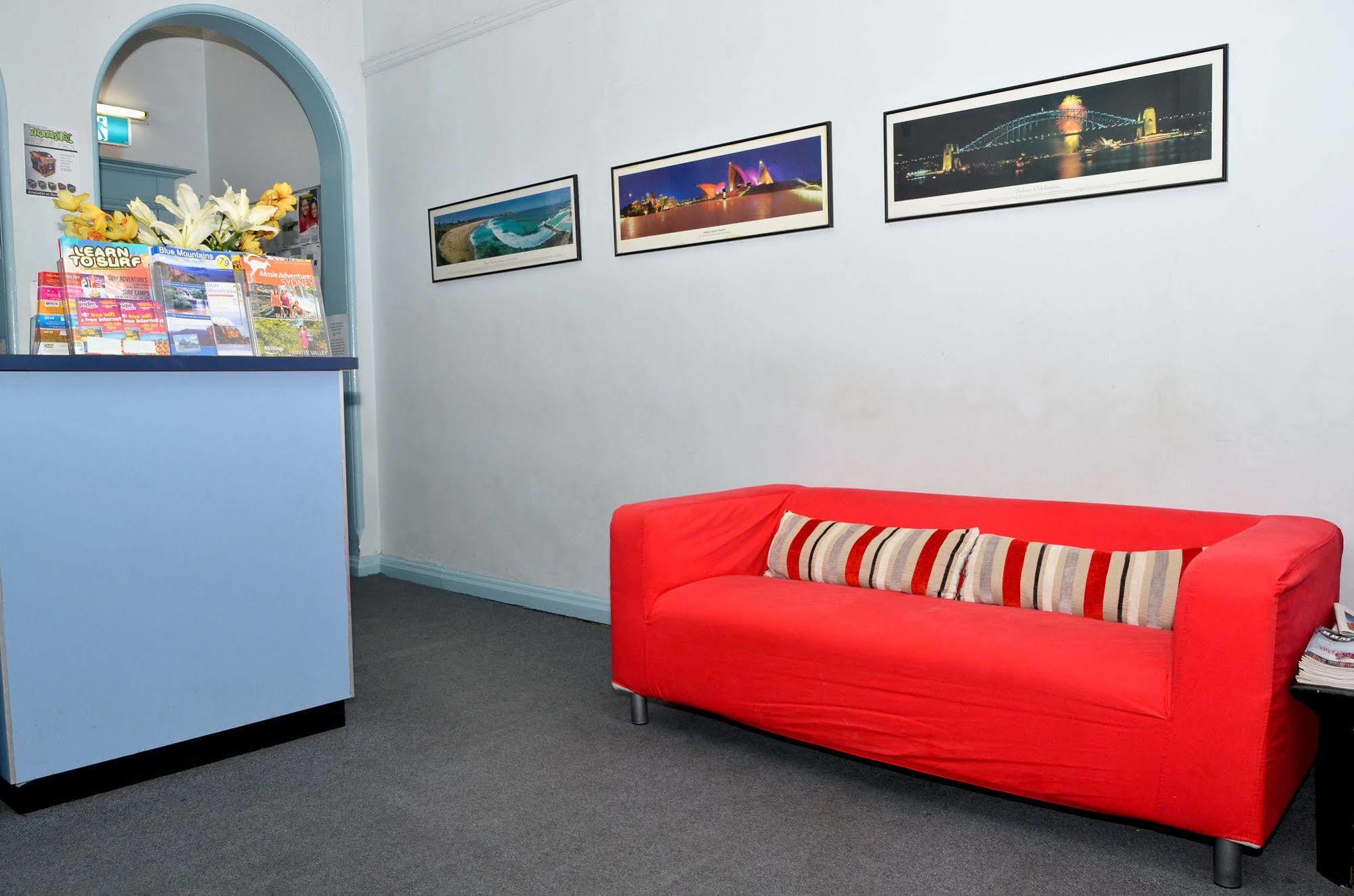Hostel Blue Parrot Youth Hostel *