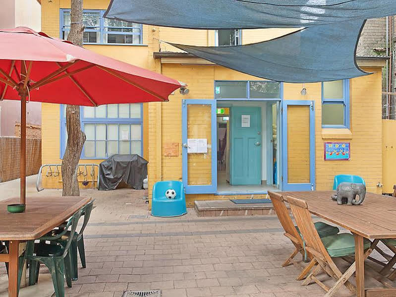 Blue Parrot Youth Hostel *