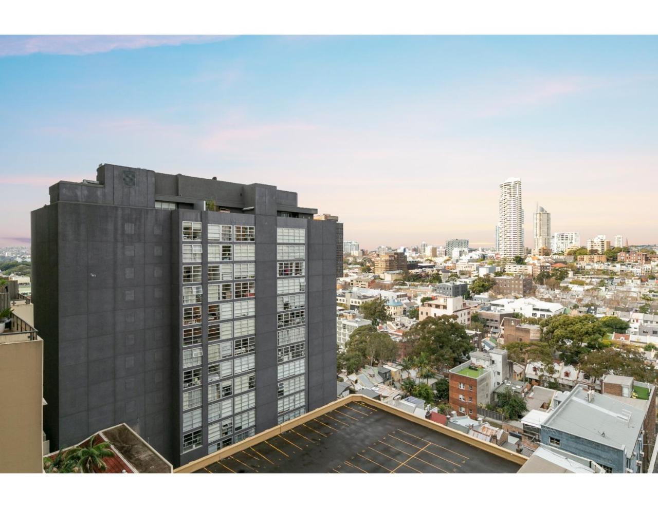 Striking And Super Convenient Studio With Balcony Apartment Sydney