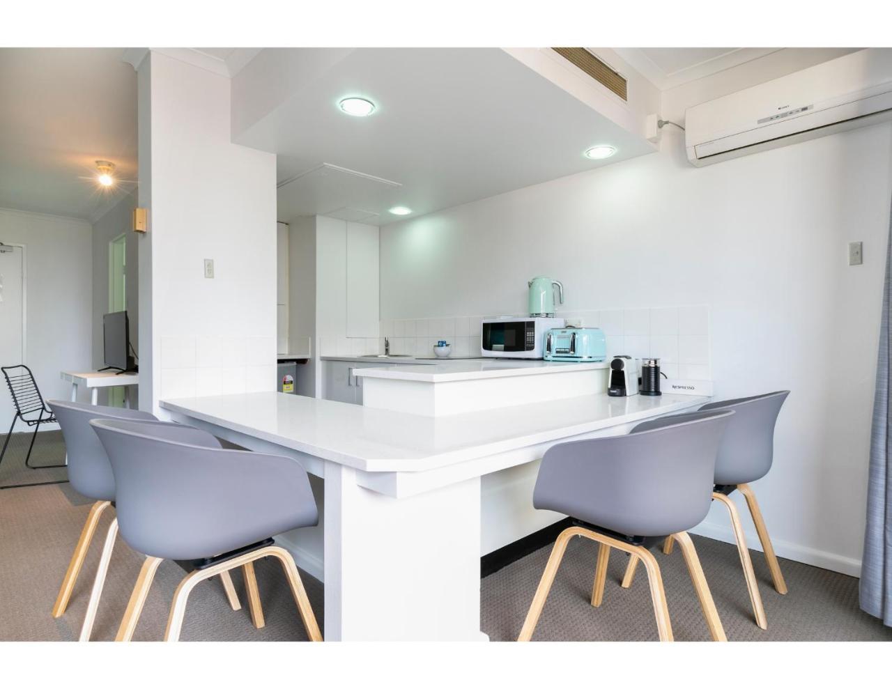 Apartment Striking And Super Convenient Studio With Balcony
