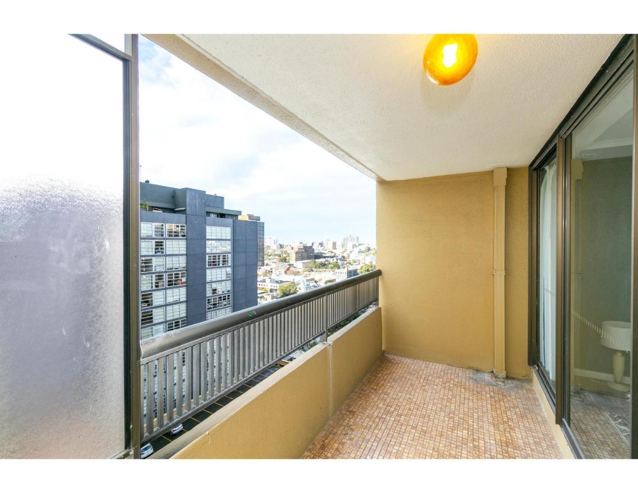 Striking And Super Convenient Studio With Balcony * Sydney