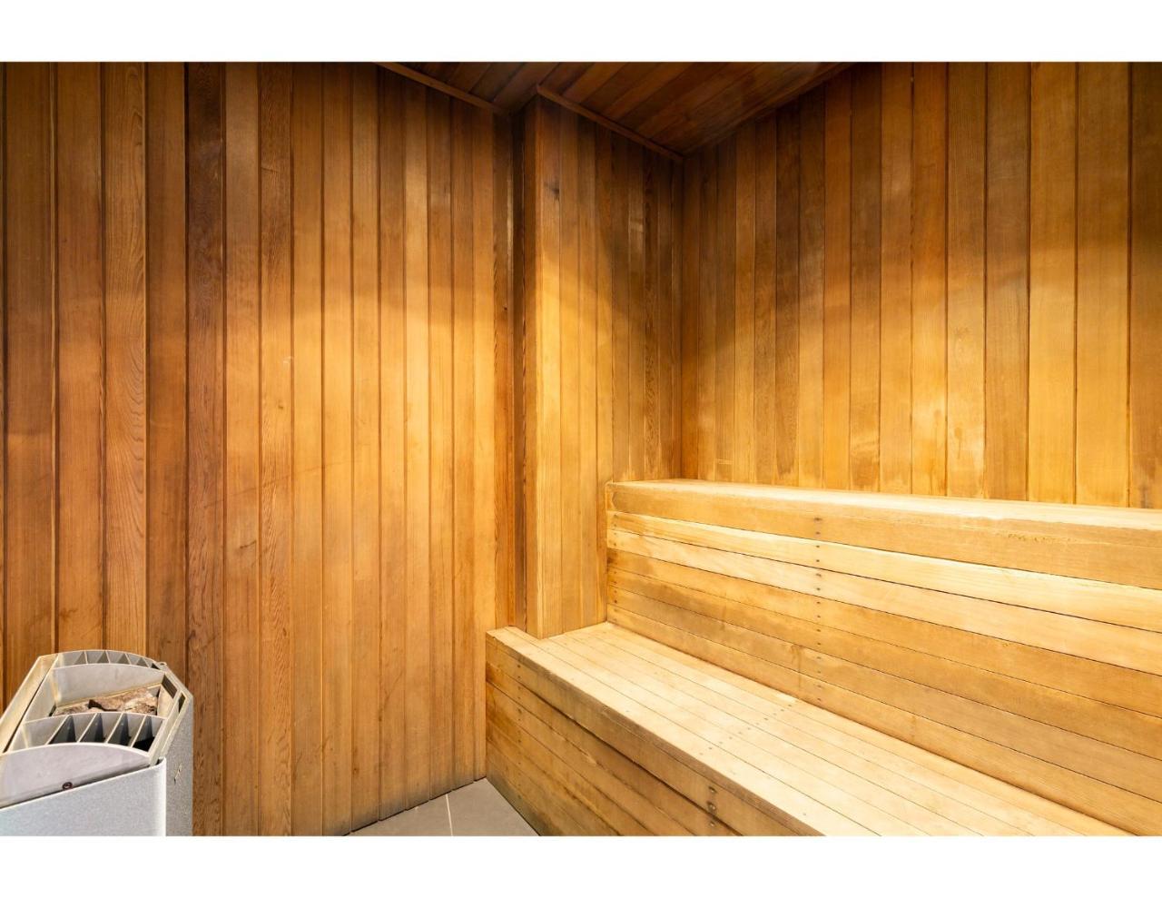 Striking And Super Convenient Studio With Balcony *