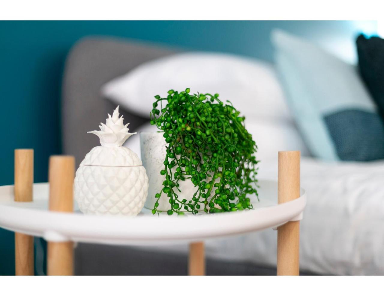 Striking And Super Convenient Studio With Balcony