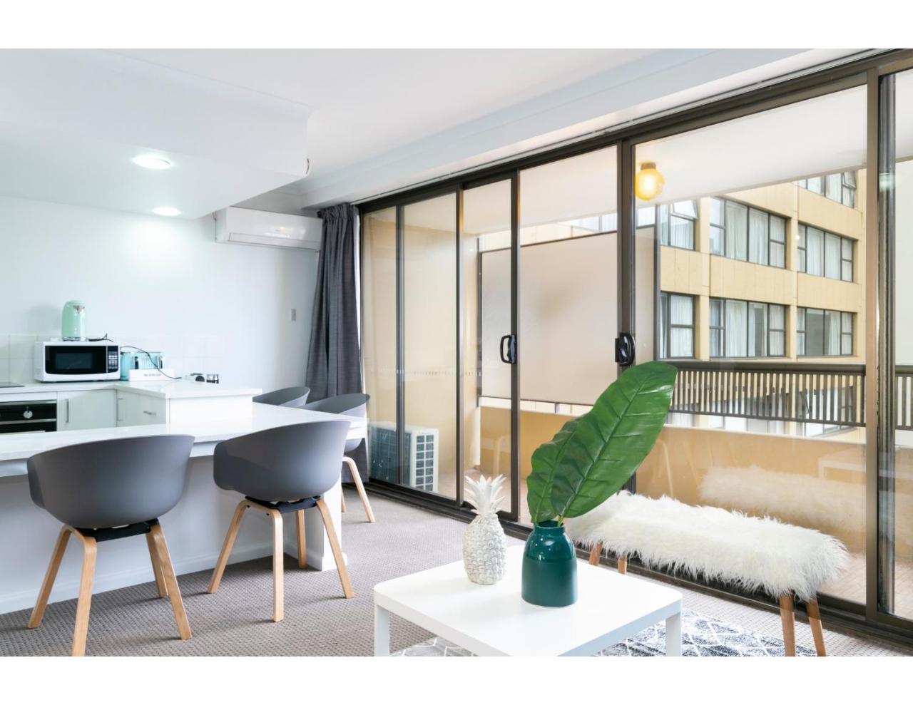 Striking And Super Convenient Studio With Balcony Apartment