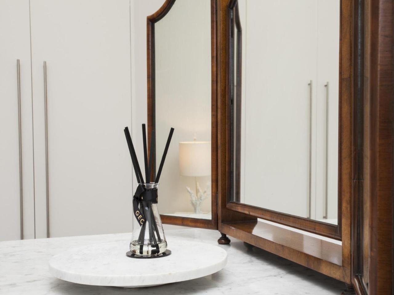 Woollahra Roslyndale Ave * Sydney