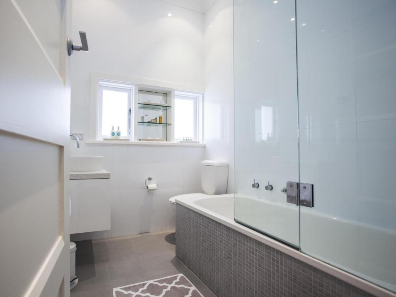Woollahra Roslyndale Ave * Sydney