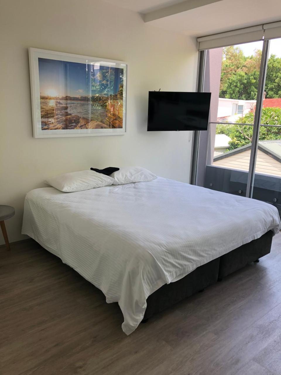 Bondi King + Balcony Apartment Sydney