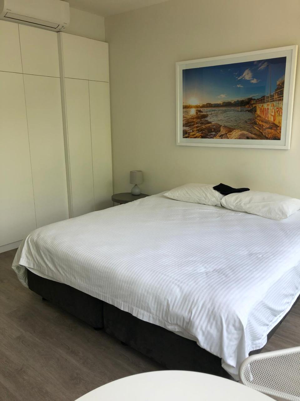 Bondi King + Balcony Apartment