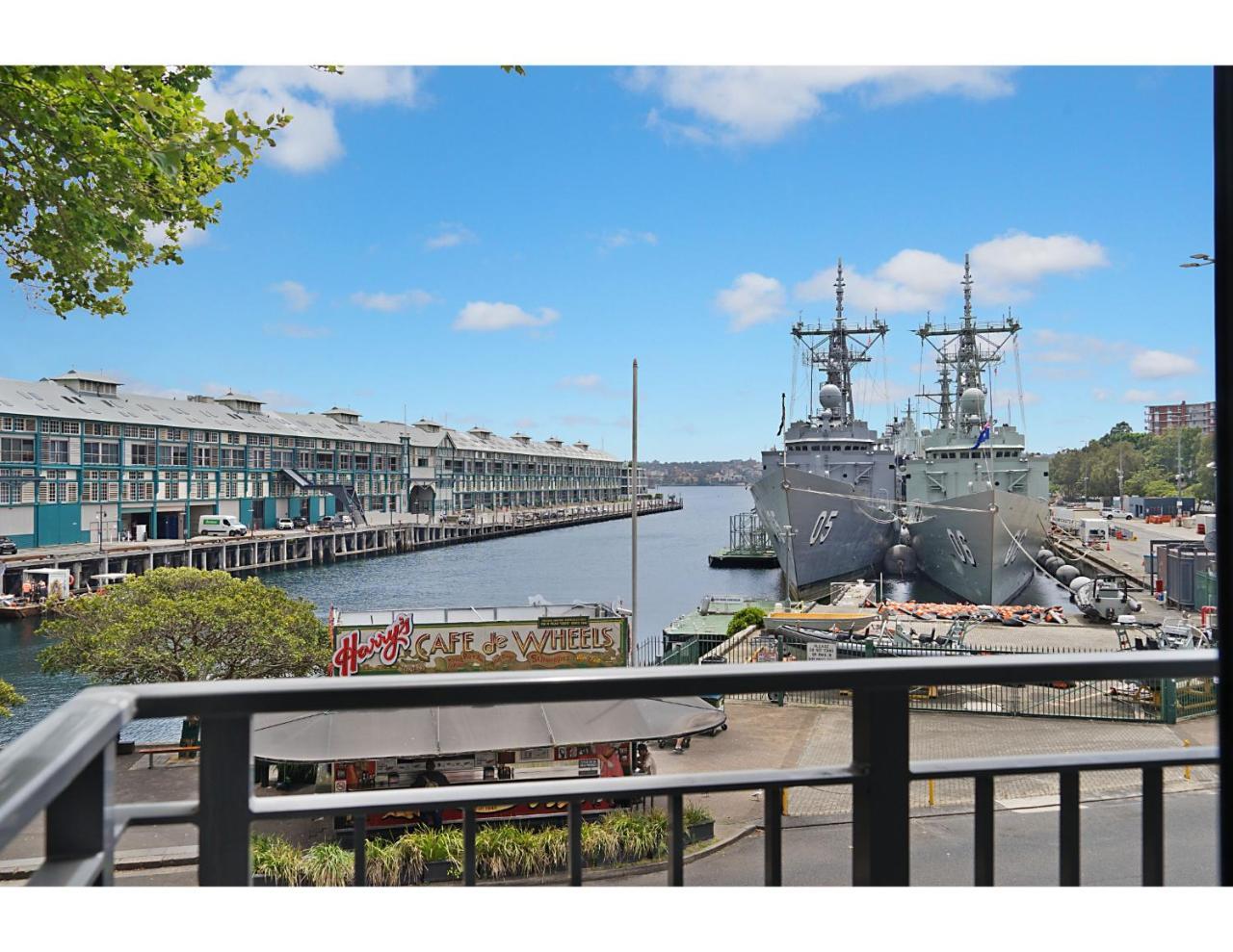 King Size Studio With Water View, Walk To The Apartment Sydney