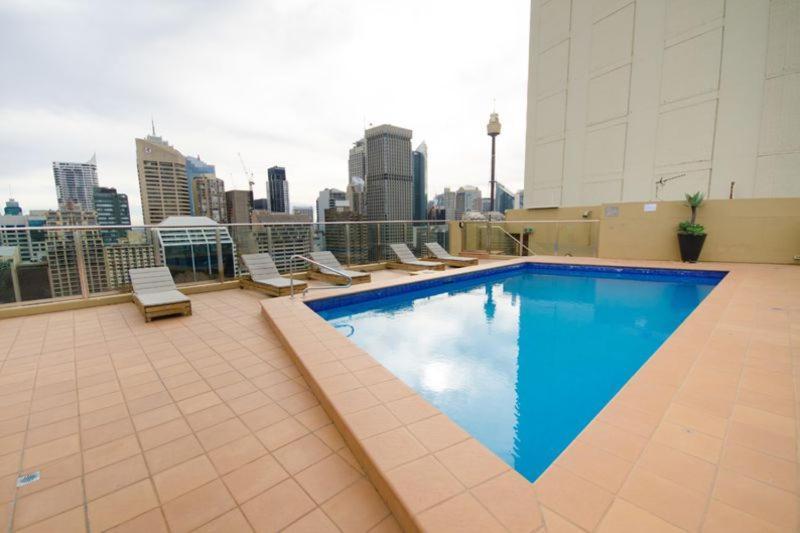 With Balcony At College St Apartment