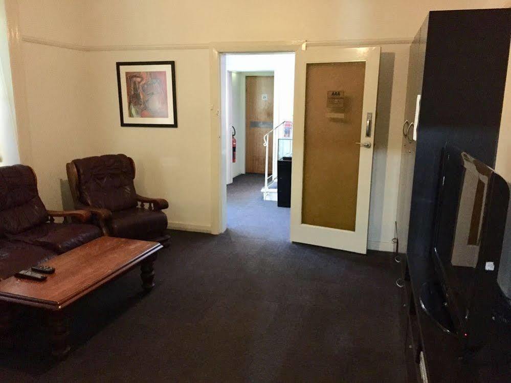 Carnarvon Kirribilli, Hotel