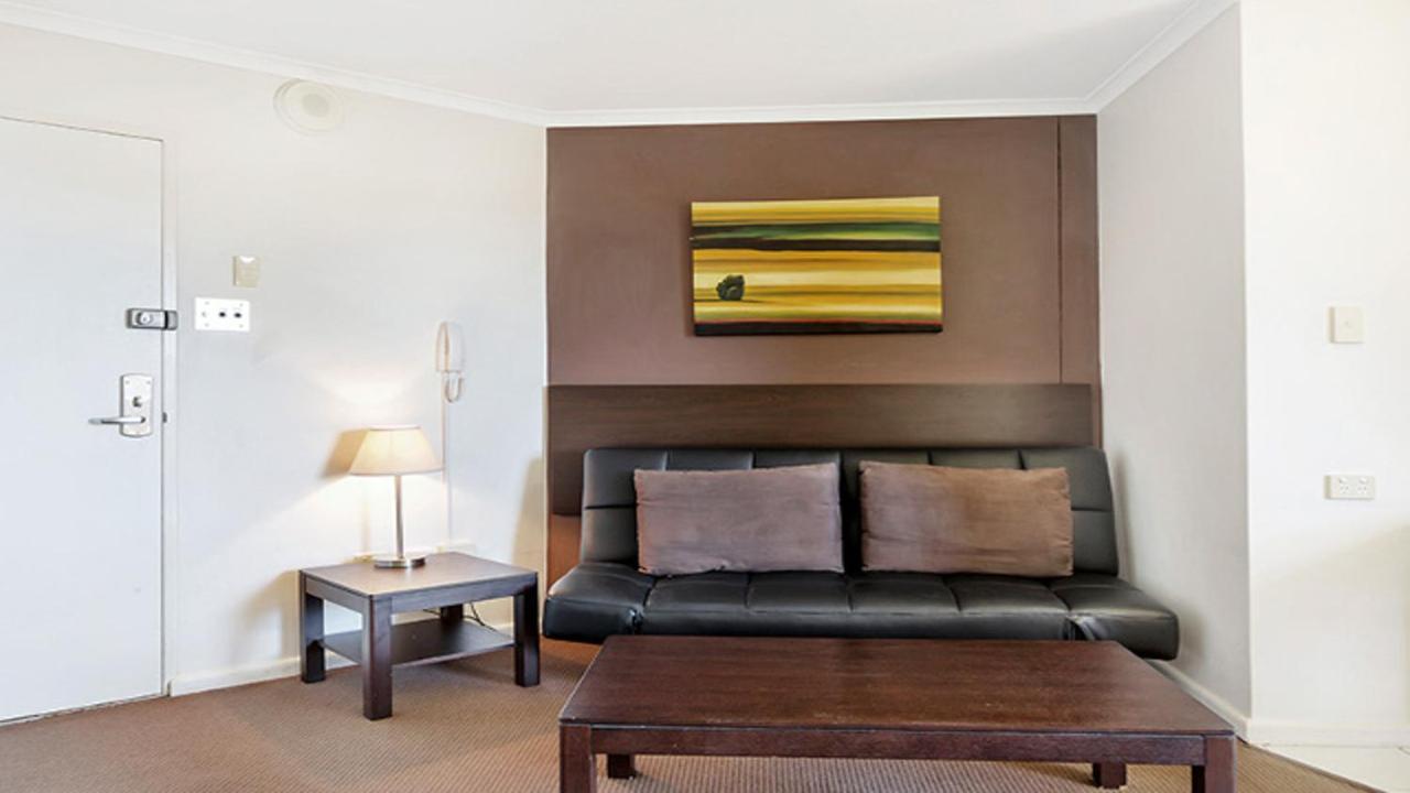 Apartment In The At College St