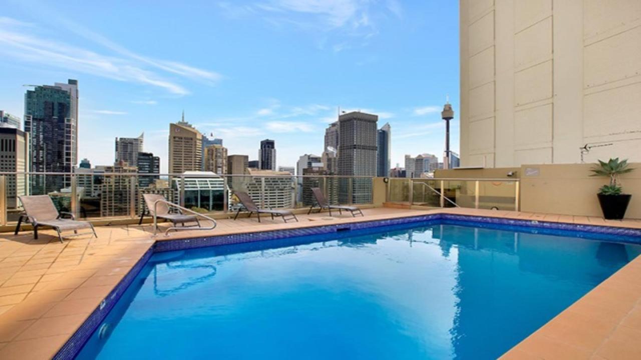 Apartment With Balcony At College St Sydney