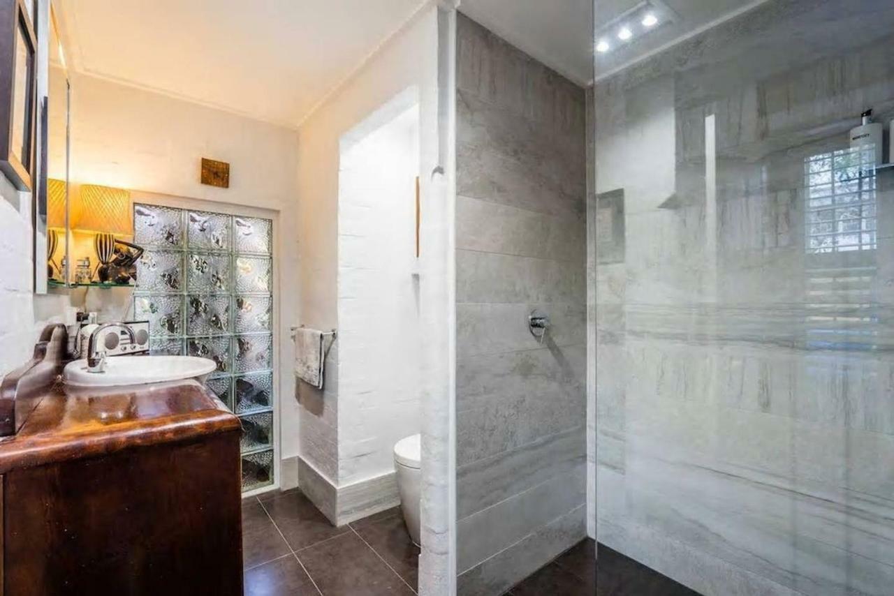2 Bed Renovated Terrace - Erskinville *