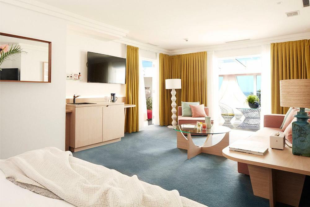 Ravesis Hotel 3*