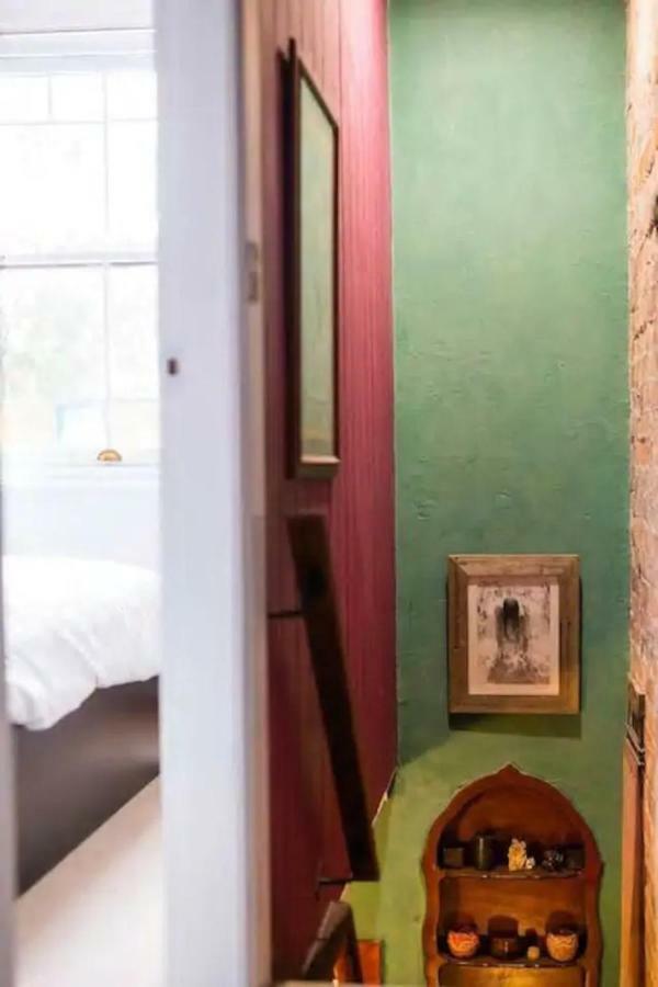2 Bed Renovated Terrace - Erskinville * Sydney