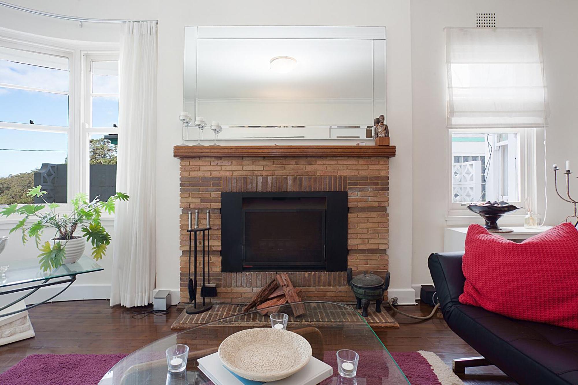 Elegant Art Deco With Harbour View Apartment Sydney