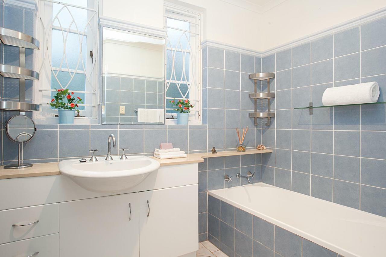 Elegant Art Deco With Harbour View Apartment