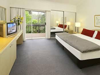 Medina Serviced North Ryde Aparthotel 4*