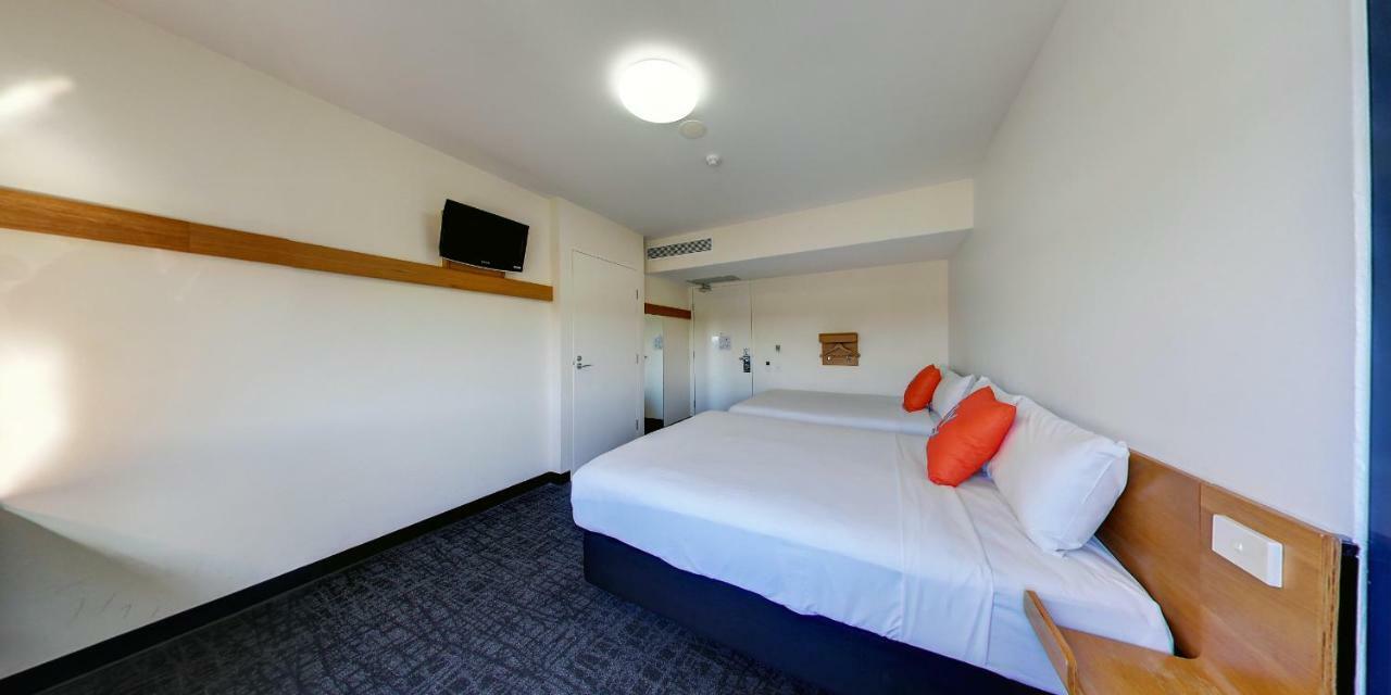 Hotel Ibis Budget Airport 3*