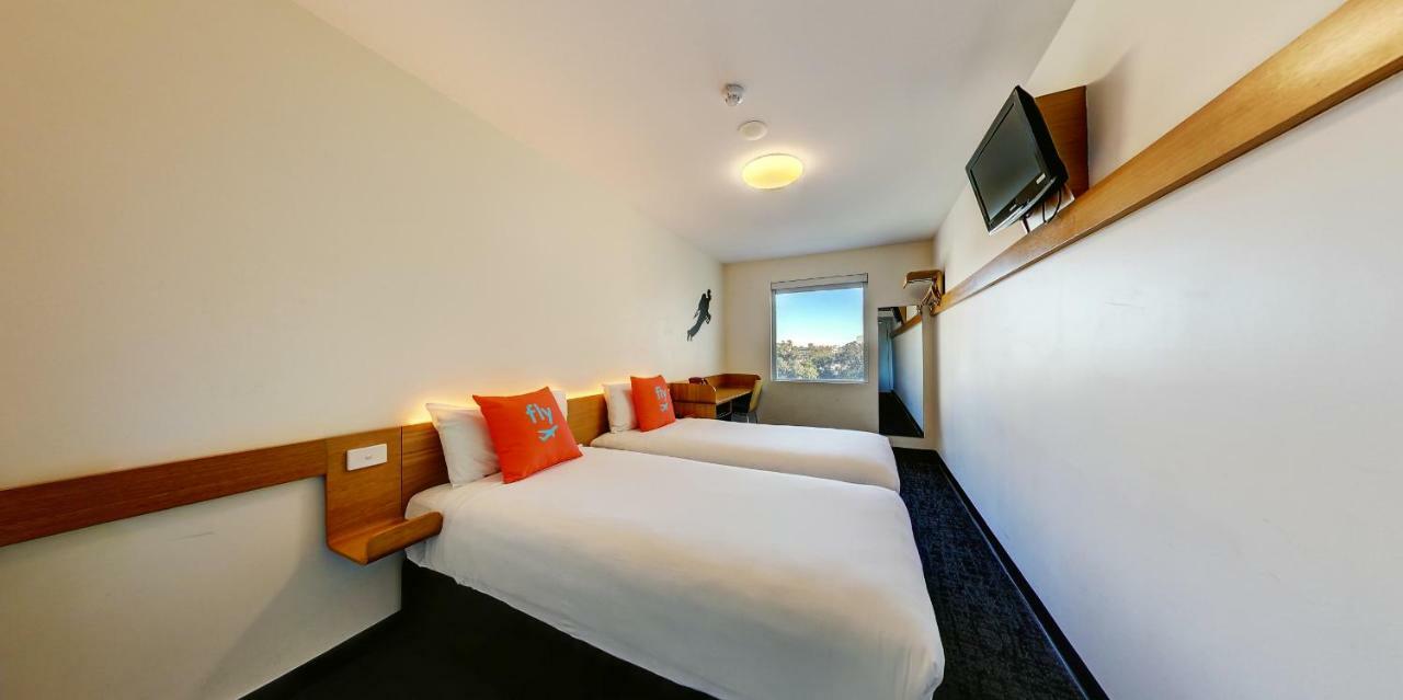 Hotel Ibis Budget Airport 3*