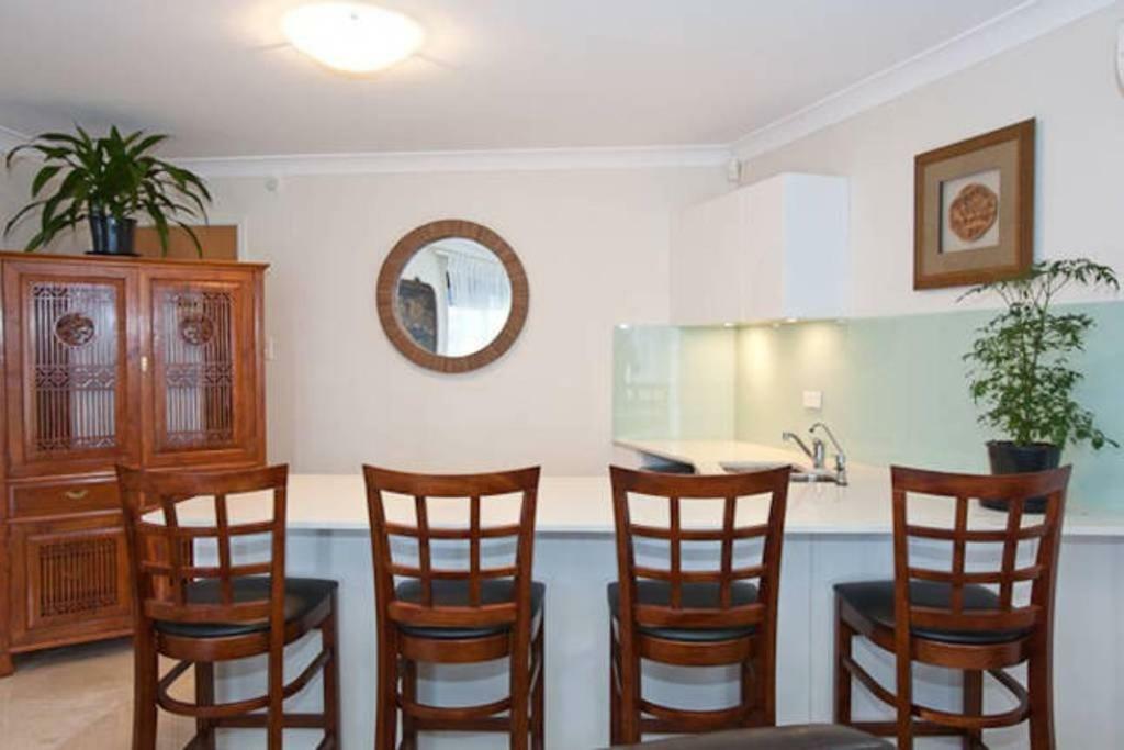 Waterfront On Manly Harbour Apartment *