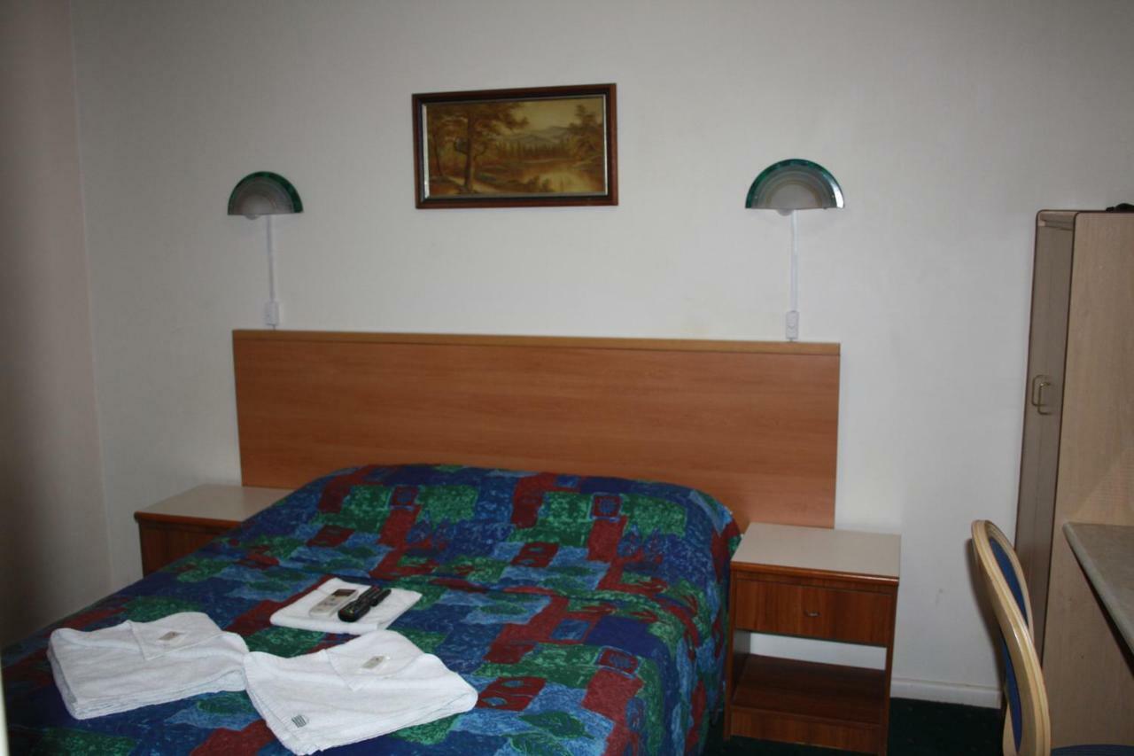 Linwood 3*