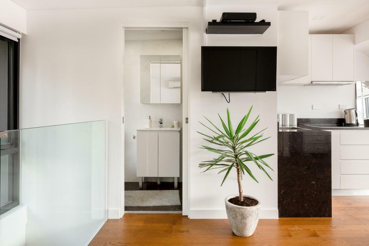 Spacious 3 Bed 2 Bathroom Apartment With Parking Sydney