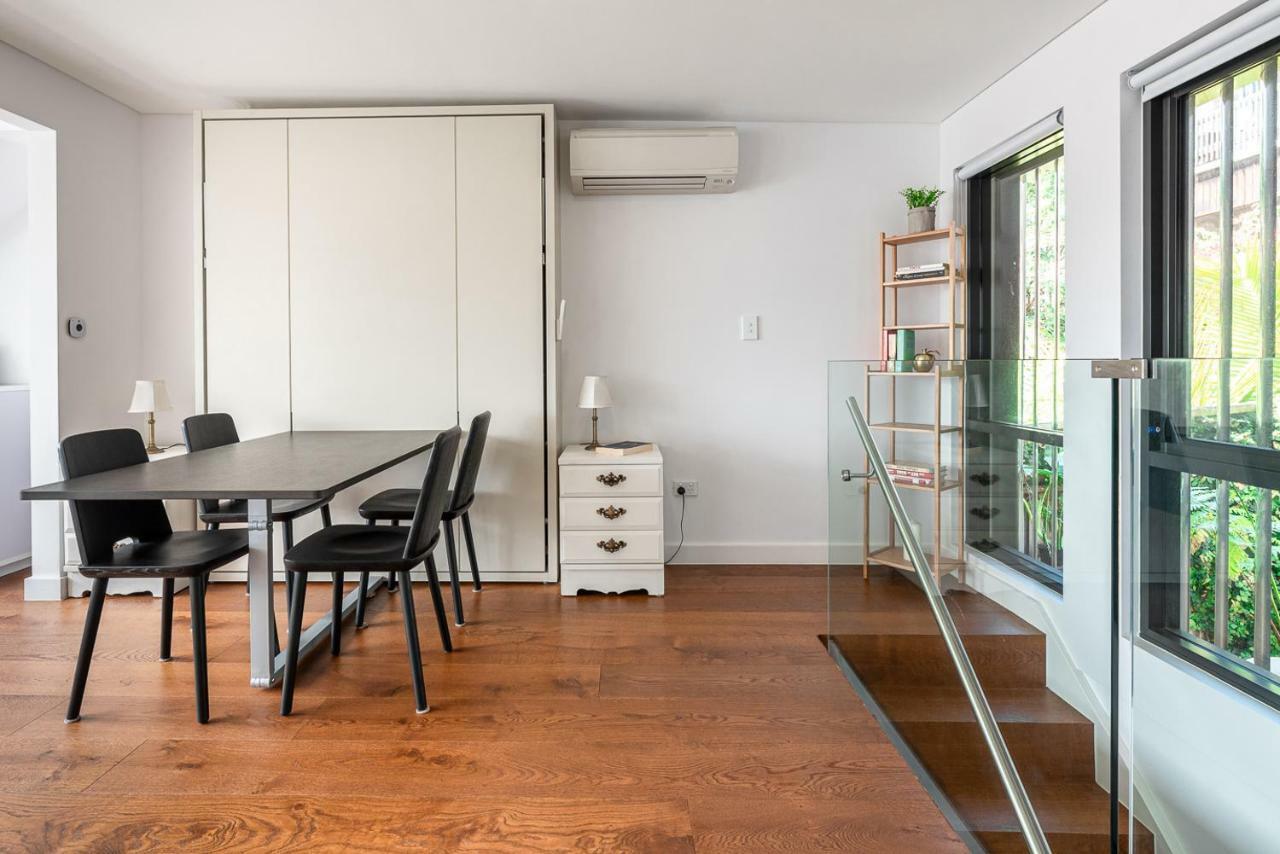 Spacious 3 Bed 2 Bathroom Apartment With Parking Holiday home Sydney