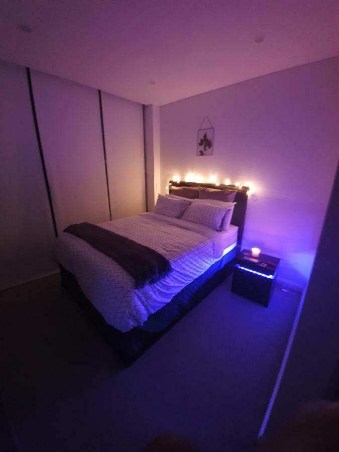 Lavish Quarters - 2 Bed 2 Bath, Parking, Sleeps 5, Indoor & Outdoor Pool, Spa,sauna,gym - No Parties Apartment