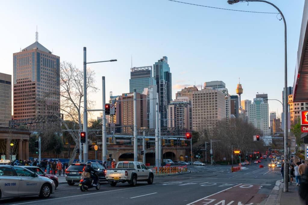 Elegant Double Ensuite - Ac - 1min To - Closely Located To Almost Must Seen Spots Sydney