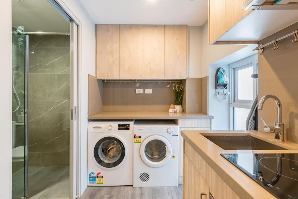 Ensuite King Single - Ac - Next To - Closely Located To Almost Must Seen Spots *