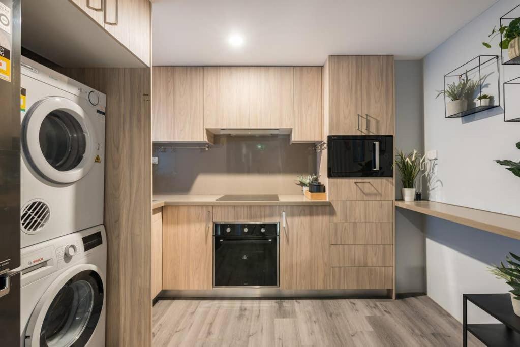 Elegant Double Ensuite - Ac - 1min To - Closely Located To Almost Must Seen Spots Guest house