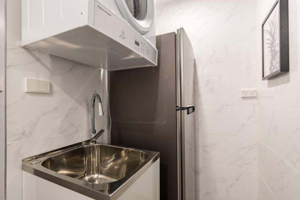 1 Private King Single Bed In Cbd Near Train Uts Darlinghar&icc&c Hinatown *