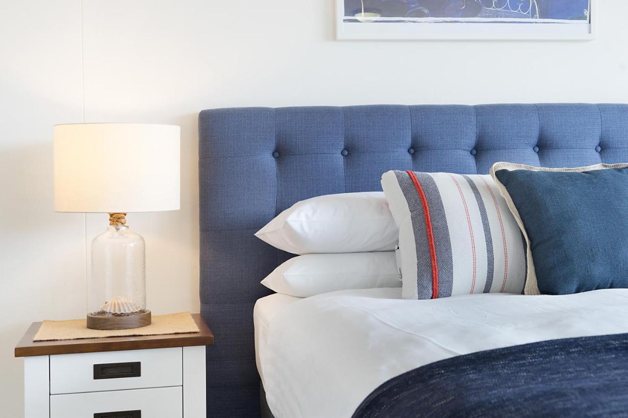 King Size Studio With Water View, Walk To The Apartment Sydney