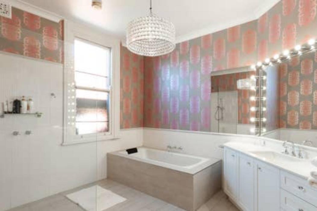 Petersham Firestation Paradise 5*