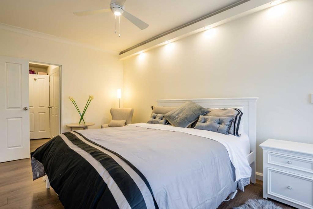 Urban Escape - Parramatta Apartment *