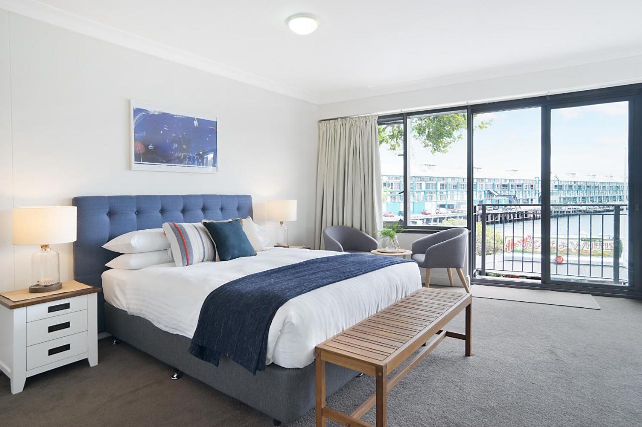 King Size Studio With Water View, Walk To The Apartment Sydney