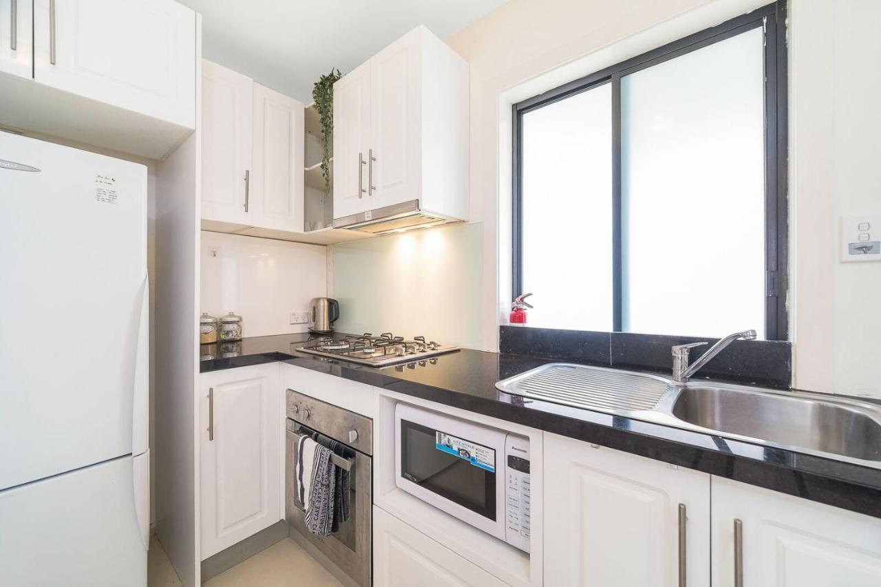 3 Bedrooms Near Airport Holiday home