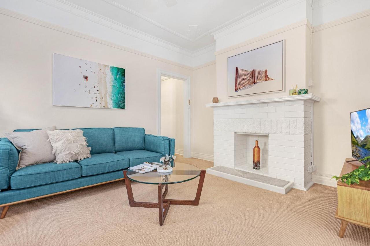 Apartment Art Deco Steps From Harbour And Beach Sydney