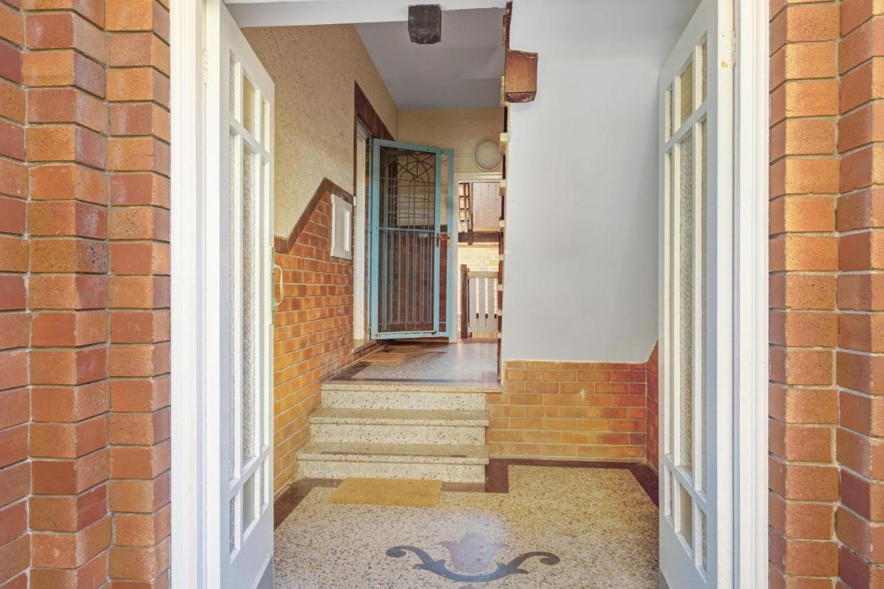 Art Deco Steps From Harbour And Beach Apartment Sydney