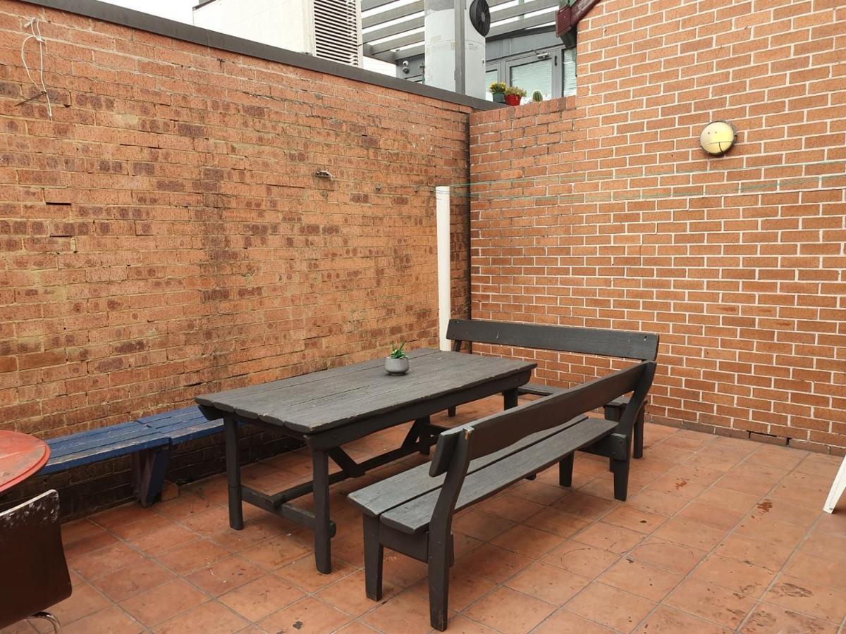 Clover Free Car Parking Hostel Sydney