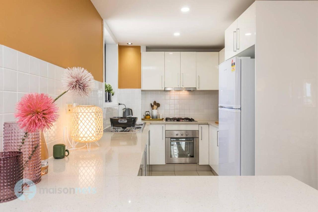2 Bedroom 2 Bathroom Apt With Balcony And Parking *