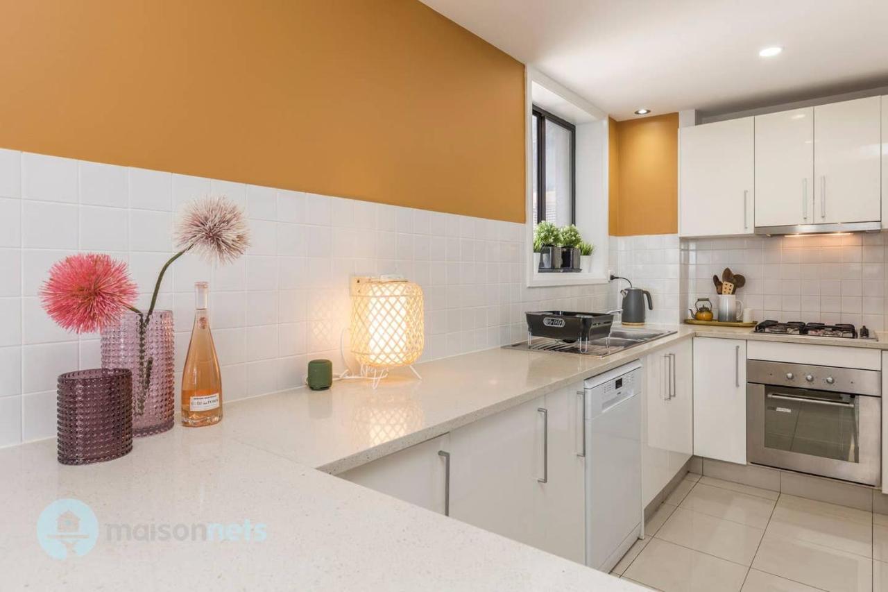 2 Bedroom 2 Bathroom Apt With Balcony And Parking Apartment *