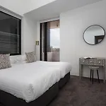 Stylish 2-Bed Apartment With Bbq Patio Near Beach