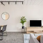 Cinema Suites Apartments By Urban Rest