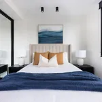 Cinema Suites Apartments By Urban Rest