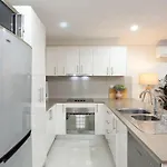 Huge 3 Bed Camperdown Garden Apt W Parking Aircon