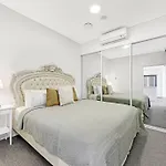 Two Beds Scenic Water&Bridge View Masterpiece Holi